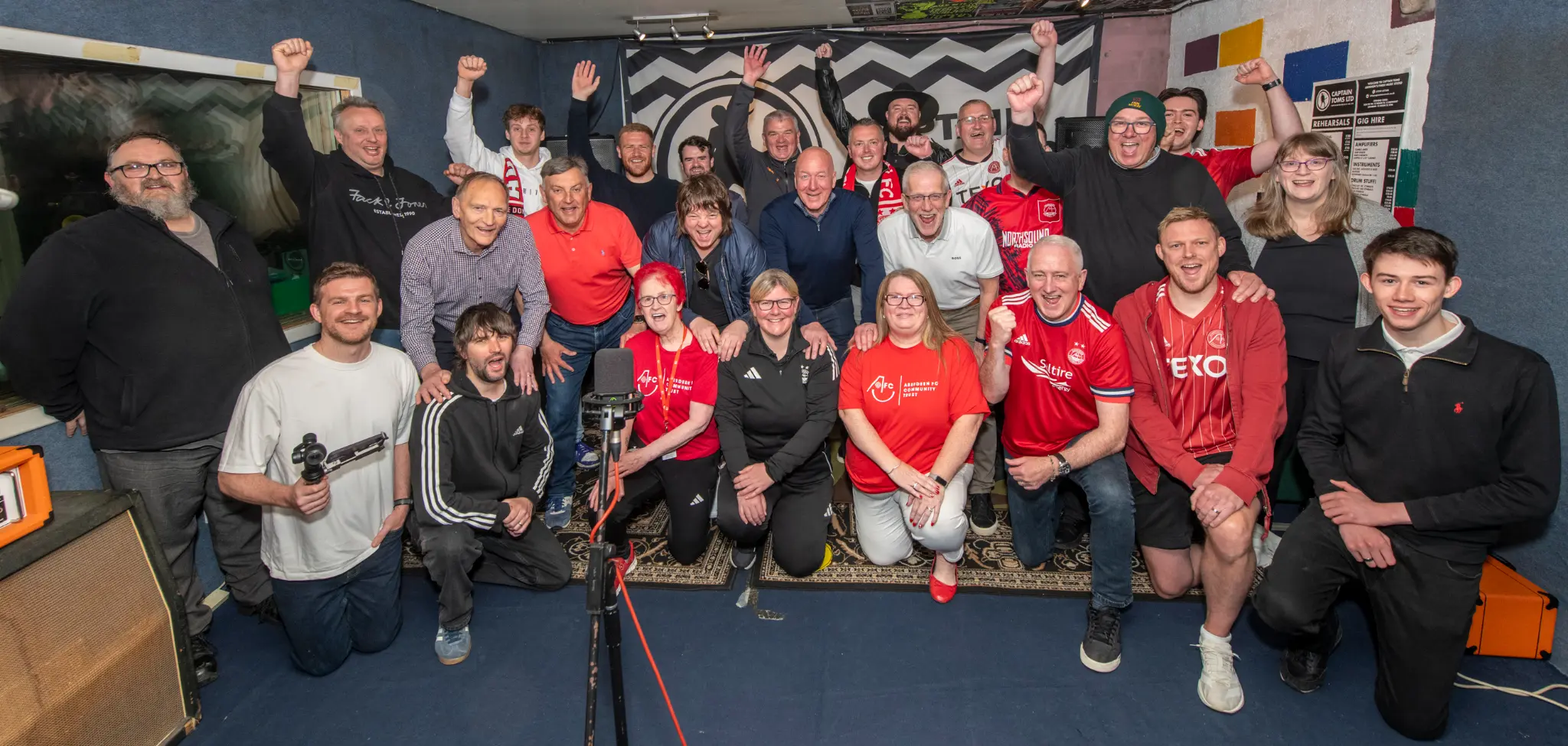 The crowd vocals session at Captain Tom's Recording Studio, Aberdeen. Photograph by Ken Taylor.